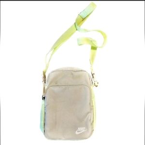 Nike heritage crossbody bag